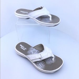 New Clarks Sz 5 Thong Sandals Summer Shoes white
